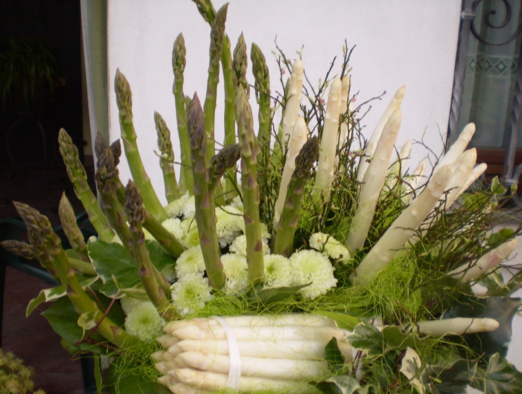 composizione floreale con asparago I.G.P. di Badoere